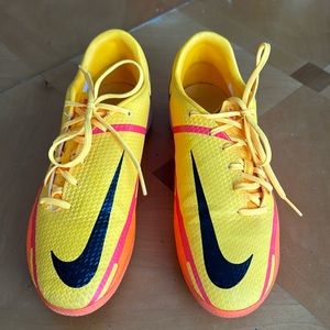 Nike Phantom soccer flats